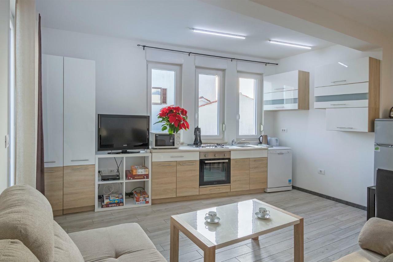 Apartments Peti Пула Екстер'єр фото